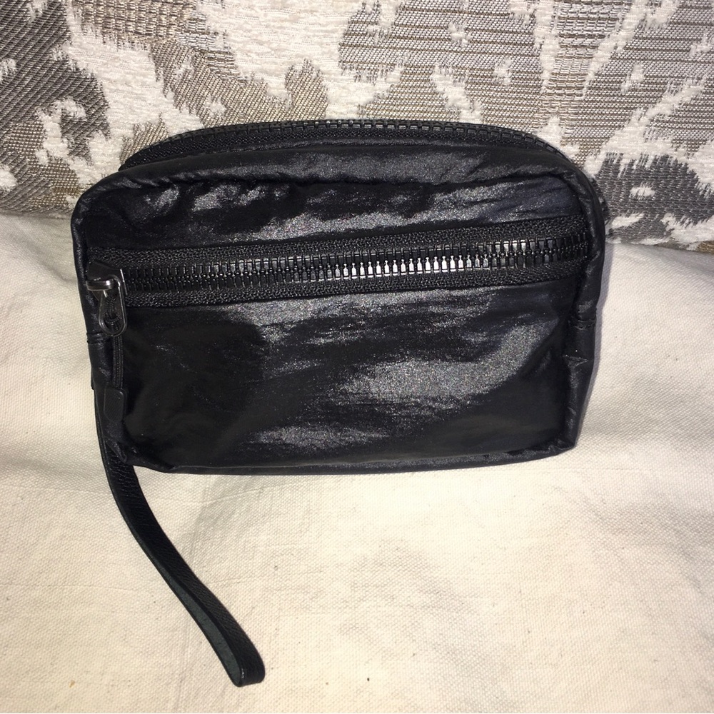 Essentials Case - Picture 3 of 4